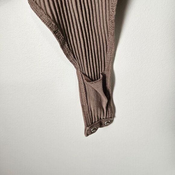 EUC ZARA TAUPE / TAN RIBBED HALF BUTTONED BODYSUIT LONGSLEEVES SIZE M - Picture 8 of 12